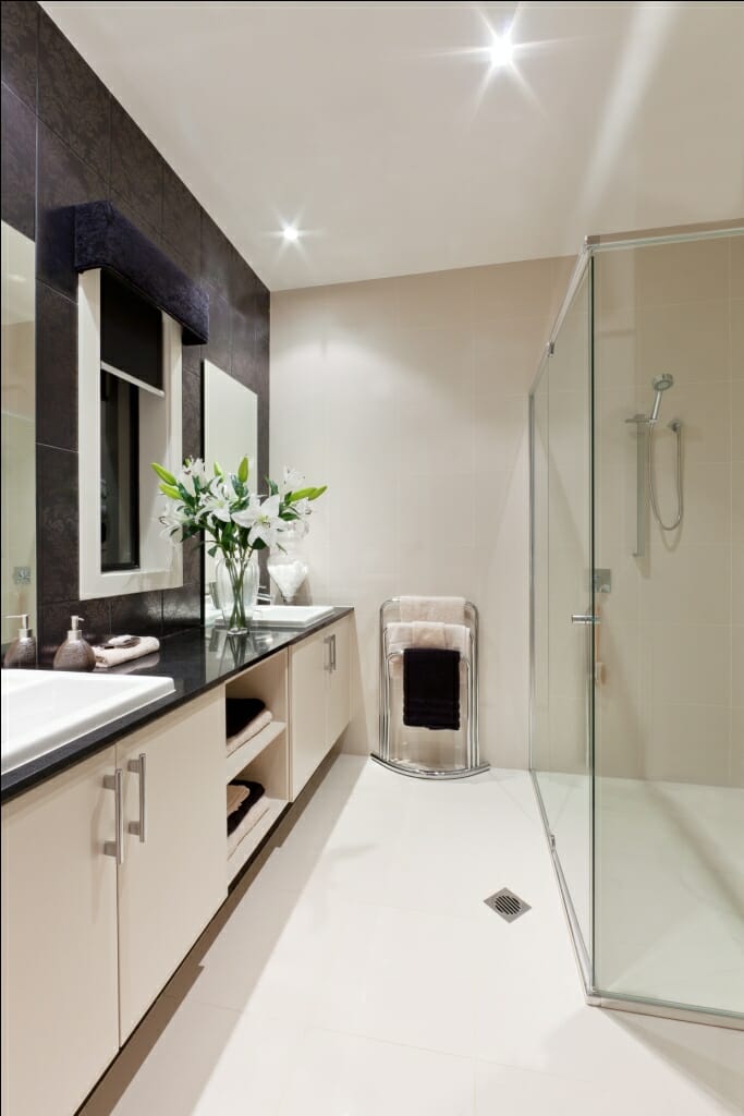 Metricon_Homes_Jet_Black_Bathroom__3_.jpg
