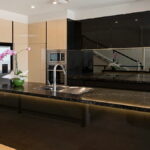 Perini_Kitchens_Vanilla_Noir__1_.jpg