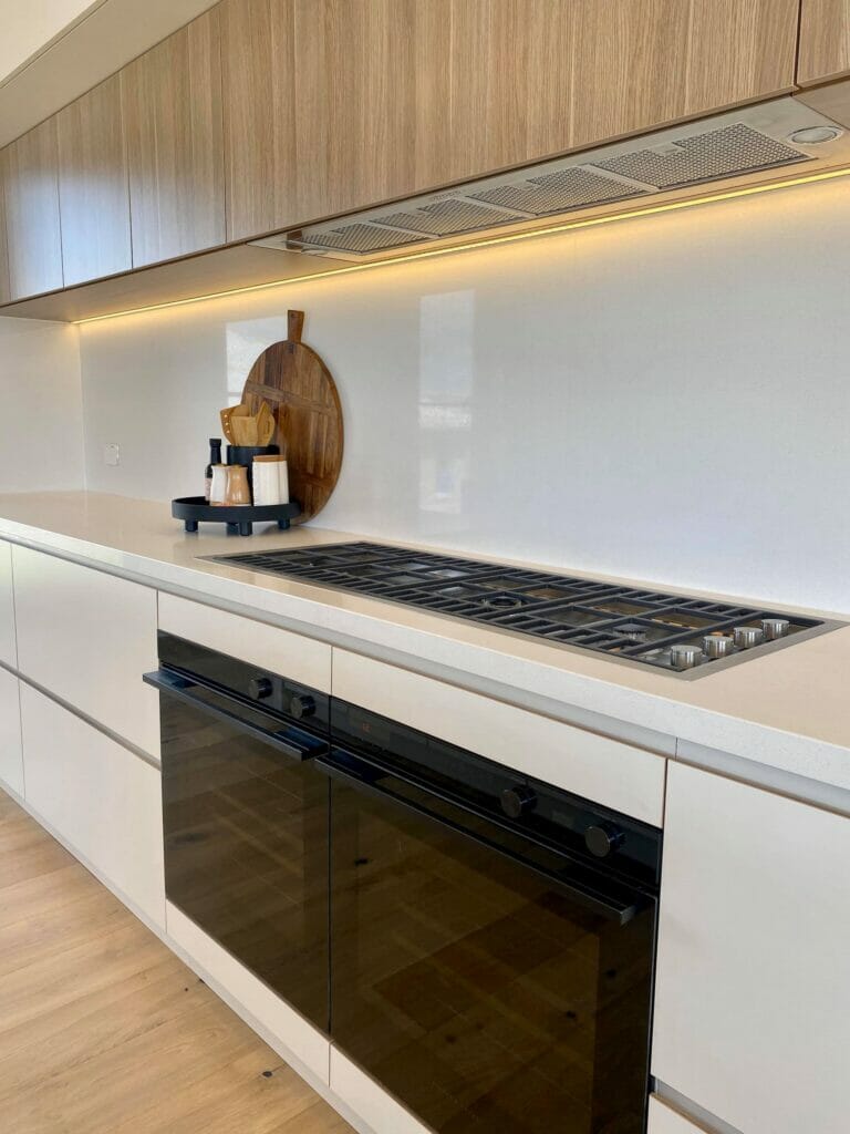 Intense_White_6011_Macarthur_Marble_Granite_Kitchen_11.jpg