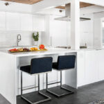 Modern Galley kitchen in Caesarstone 5131 Calacatta Nuvo | 2984